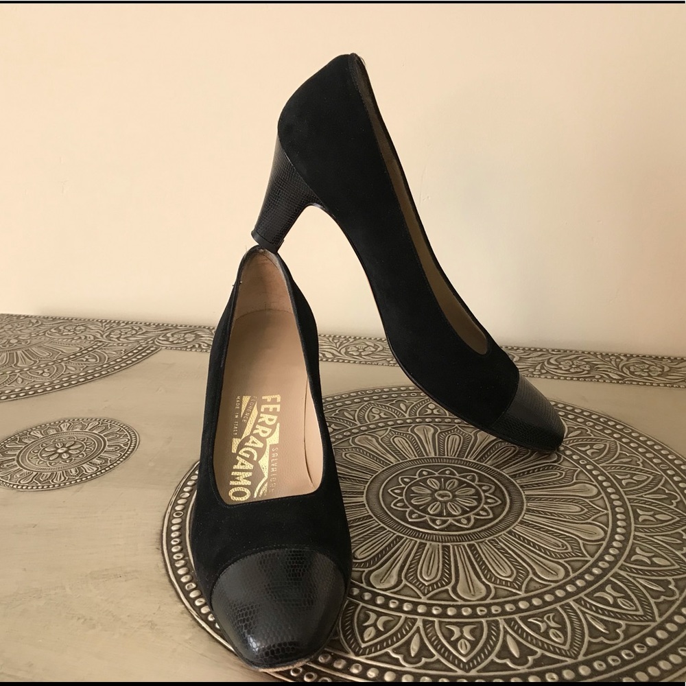 ♥️SOLD♥️ Authentic Salvatore Ferragamo black pumps